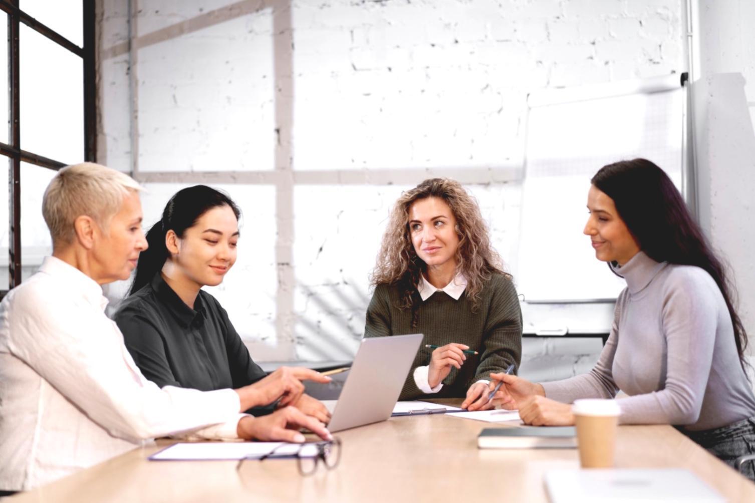 Formation en évaluation financière - Analystes au travail